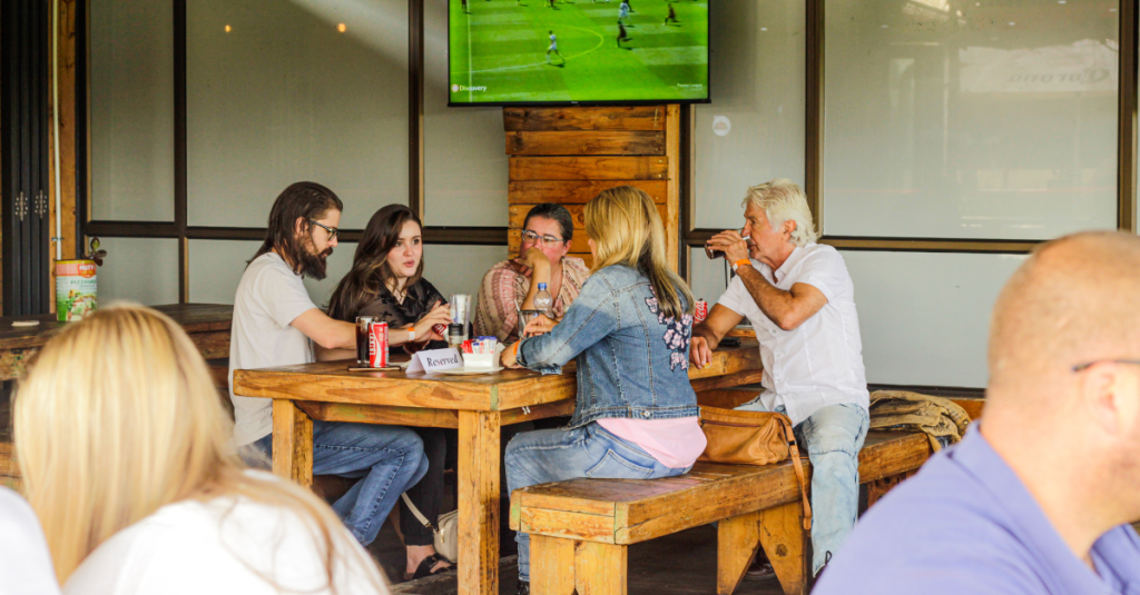 Relaxed dining and drinks at Mulligans golf club restaurant